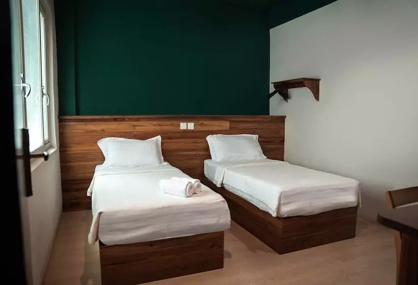 Hotelli Room V @ Jalan Sultanah Near Bus Stop Batu Pahat