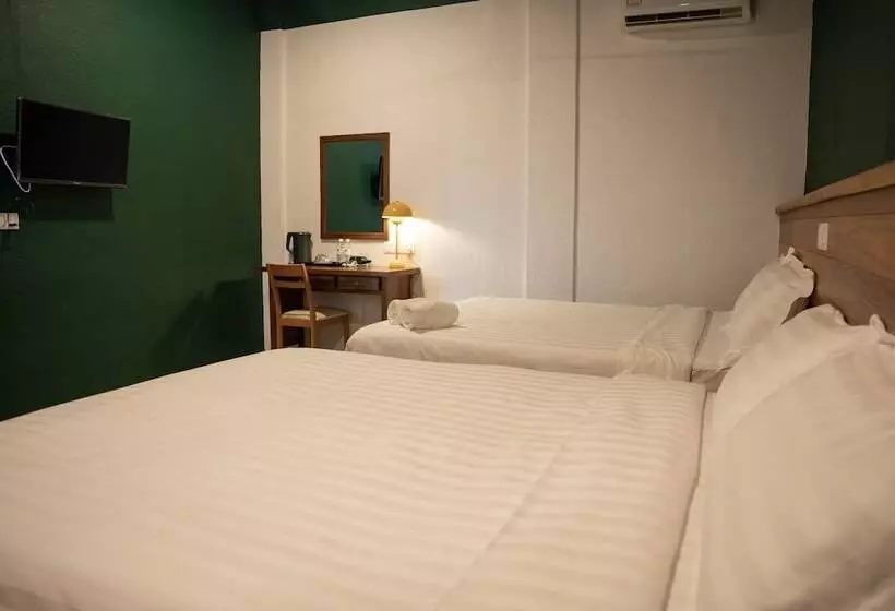 Hotelli Room V @ Jalan Sultanah Near Bus Stop Batu Pahat