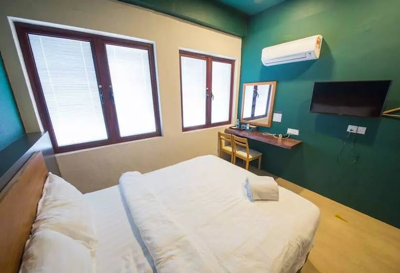 Hotelli Room V @ Jalan Sultanah Near Bus Stop Batu Pahat