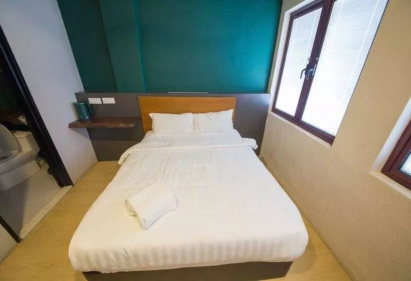 Hotelli Room V @ Jalan Sultanah Near Bus Stop Batu Pahat