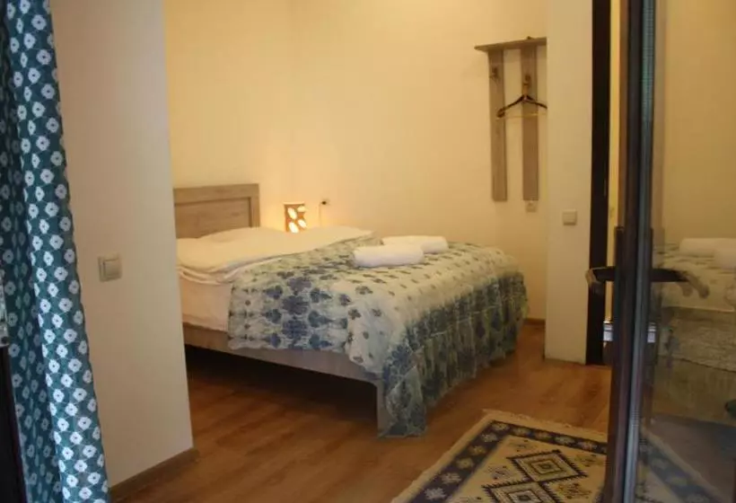 پانسیون Sunny Days Borjomi