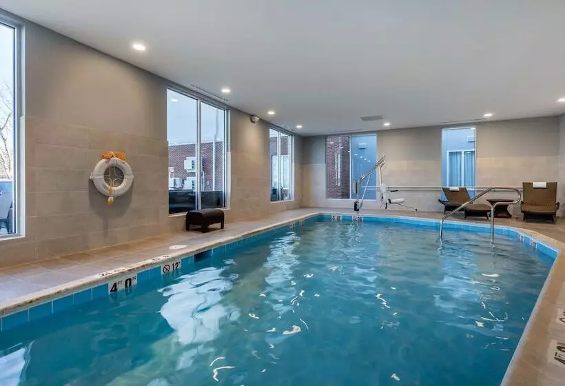 Cambria Hotel West Orange