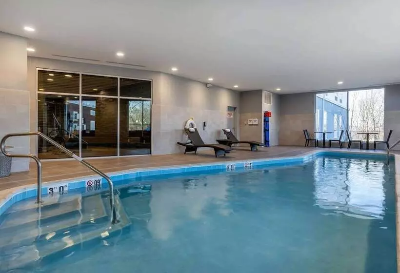 Cambria Hotel West Orange