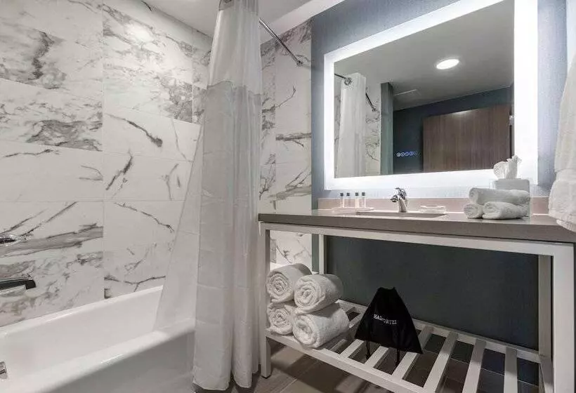 Cambria Hotel West Orange