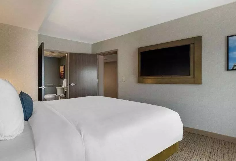 Cambria Hotel West Orange
