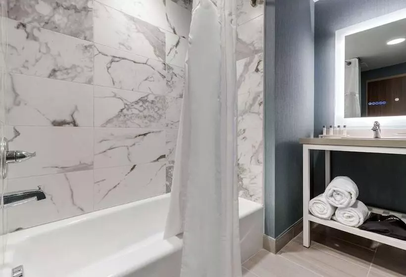 Cambria Hotel West Orange
