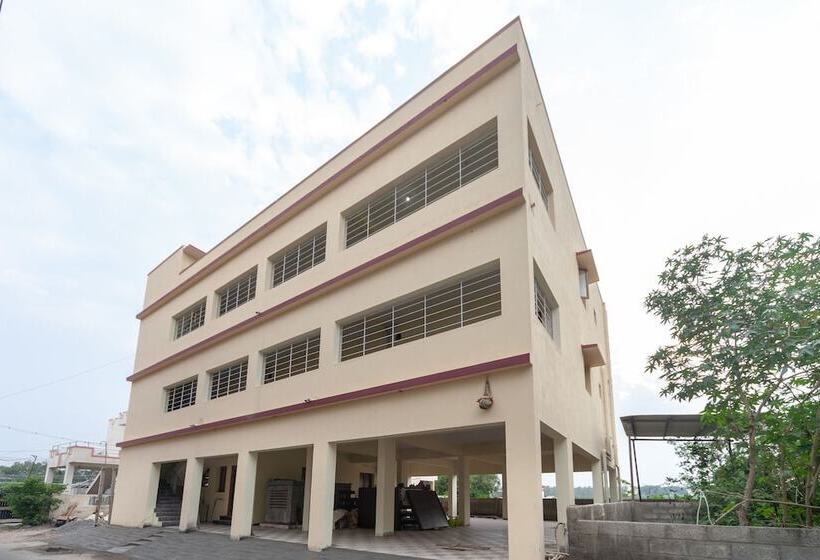 Hotel Oyo 2391 Greentree Serviced Apartment