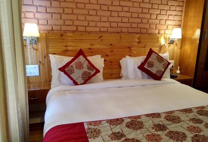 منتجع The Moksh Eco Inn