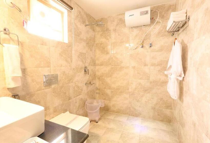 منتجع The Moksh Eco Inn