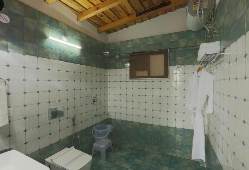 منتجع The Moksh Eco Inn