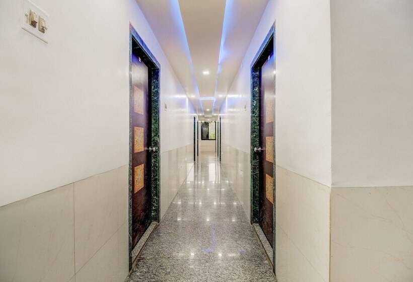 בית מלון כפרי Spot On 47255 Annakilly Tower Guest House