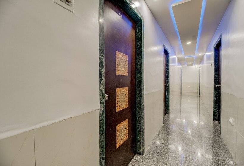 בית מלון כפרי Spot On 47255 Annakilly Tower Guest House