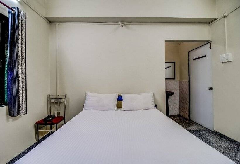 בית מלון כפרי Spot On 47255 Annakilly Tower Guest House