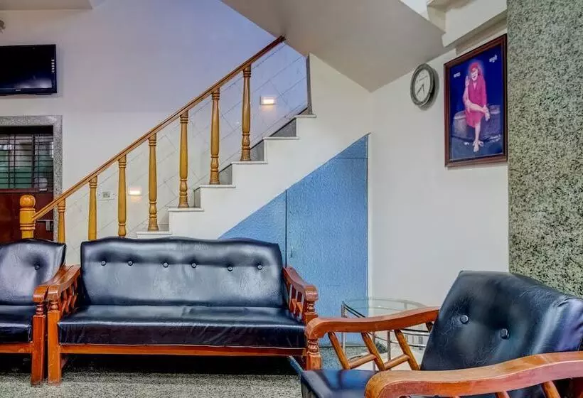 هتل Spot On 47255 Annakilly Tower Guest House