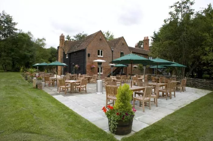 Alberg Bartons Mill Pub And Dining
