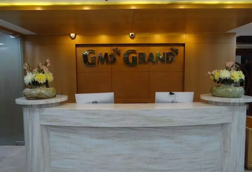 ホテル Av Royale Gms Road