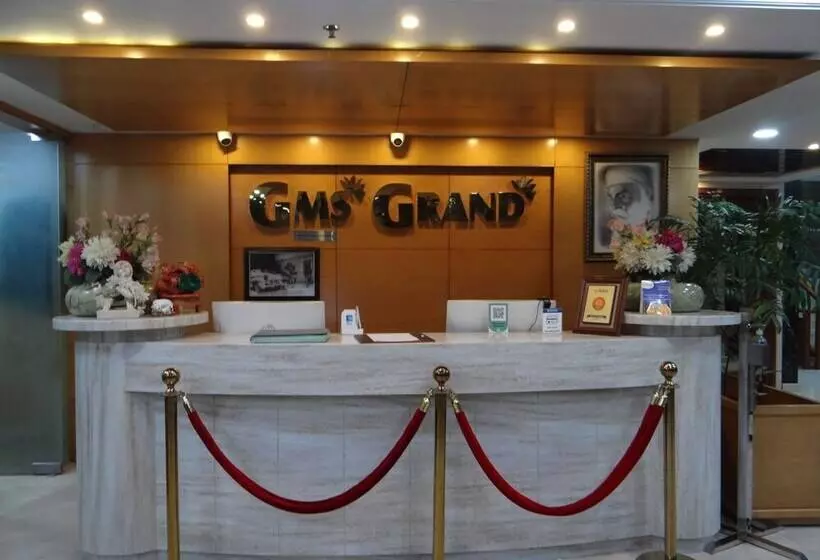 ホテル Av Royale Gms Road