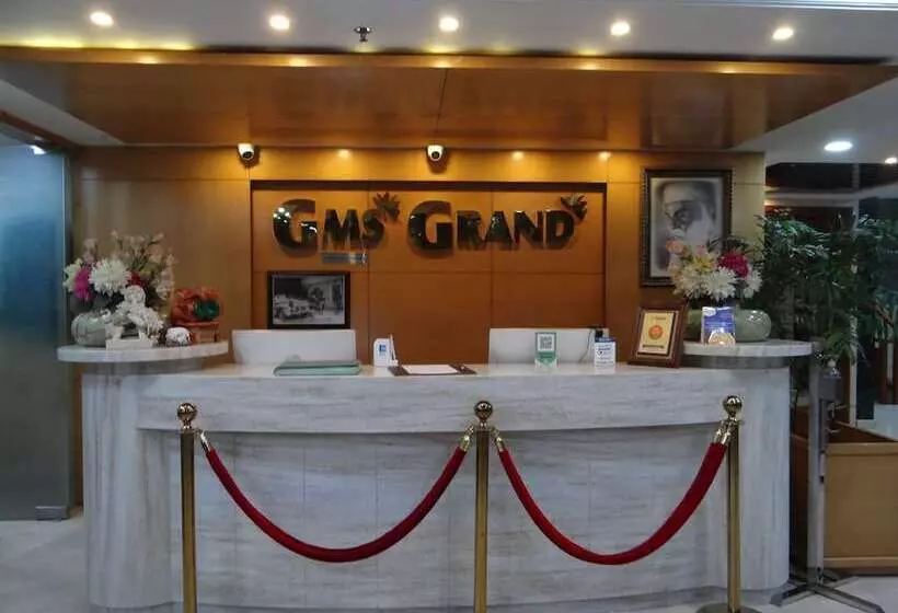 ホテル Av Royale Gms Road