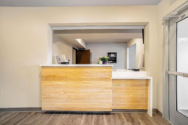 هتل Woodspring Suites Naples
