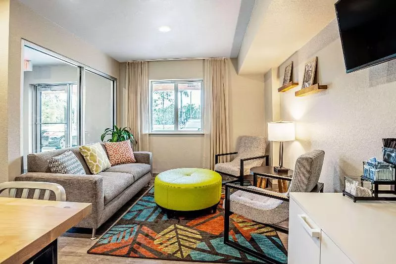 ホテル Woodspring Suites Naples