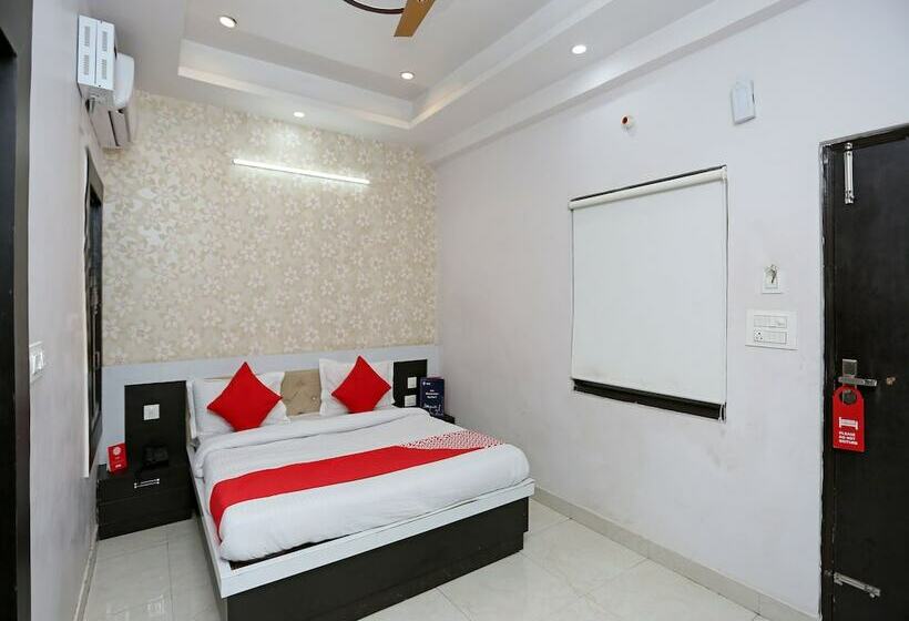 Oyo 13576 Hotel Residency