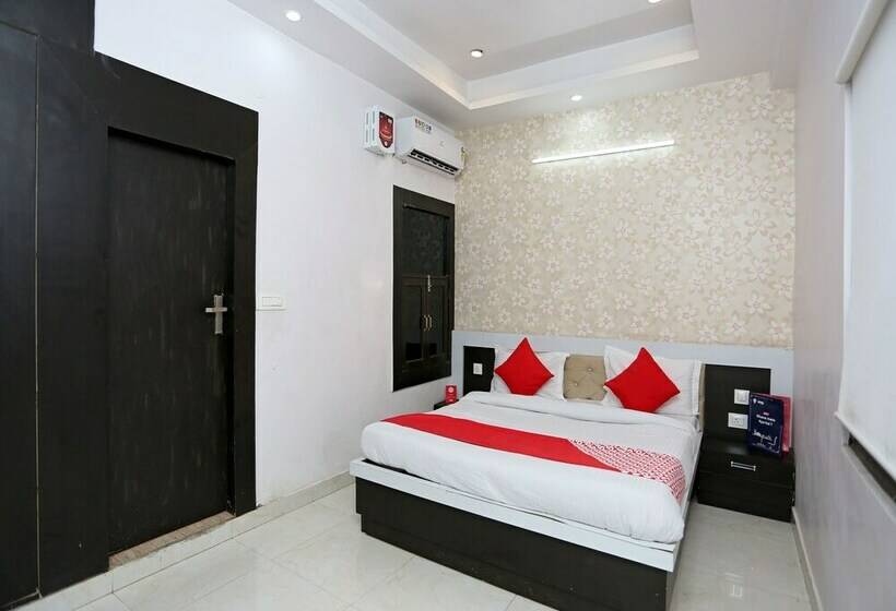 Oyo 13576 Hotel Residency
