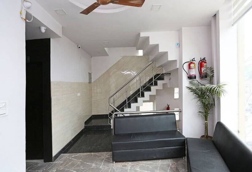 Oyo 13576 Hotel Residency