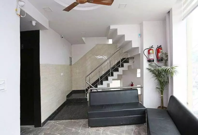 Oyo 13576 Hotel Residency