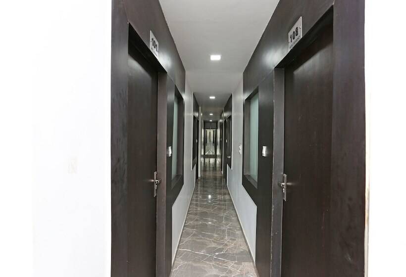 Oyo 13576 Hotel Residency