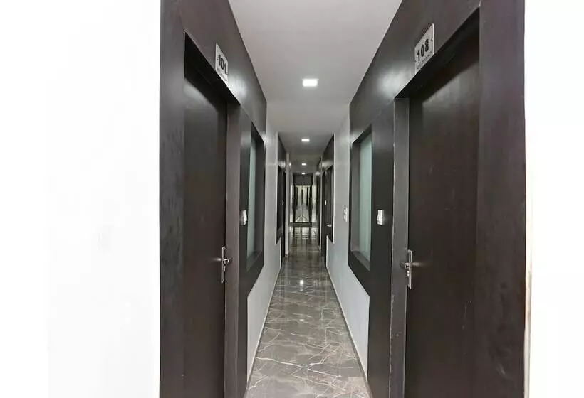 Oyo 13576 Hotel Residency