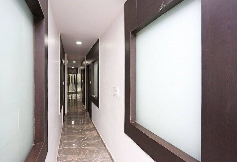 Oyo 13576 Hotel Residency