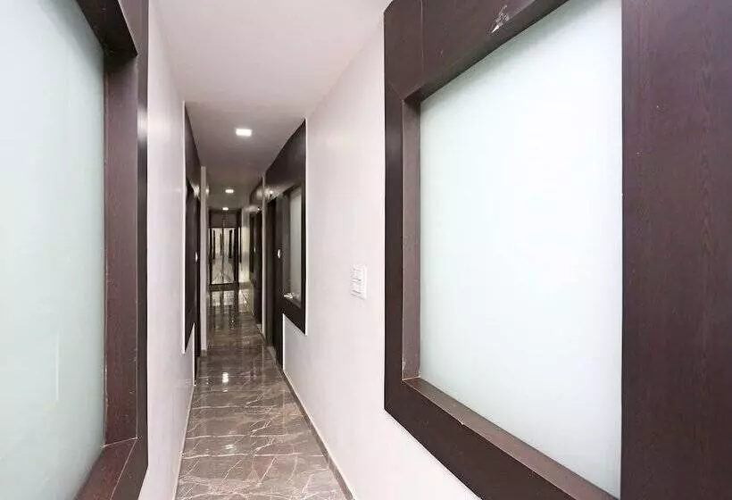 Oyo 13576 Hotel Residency