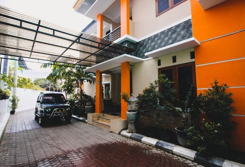 פנסיון Reddoorz Plus @ Pogung Raya