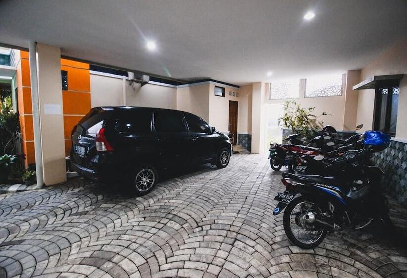 פנסיון Reddoorz Plus @ Pogung Raya