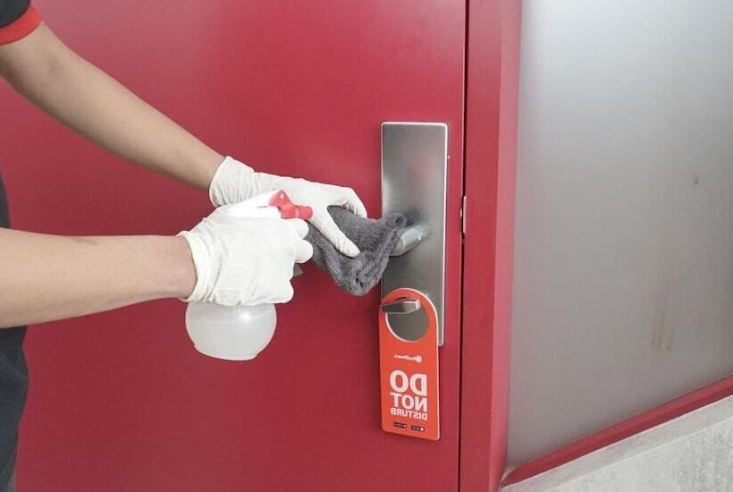 פנסיון Reddoorz Plus @ Pogung Raya