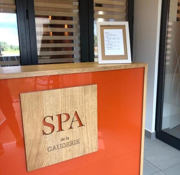 مبيت وإفطار Château De La Gauderie