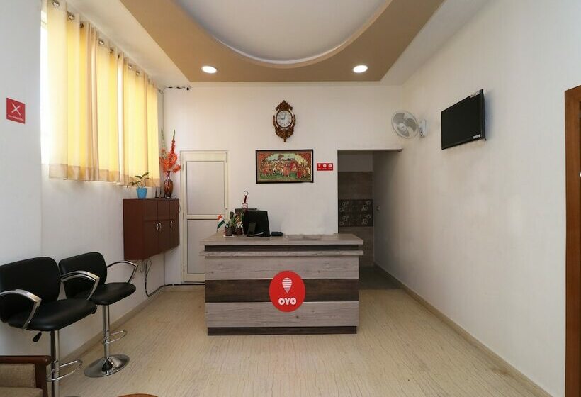 Oyo 13406 Hotel Golden Leaf