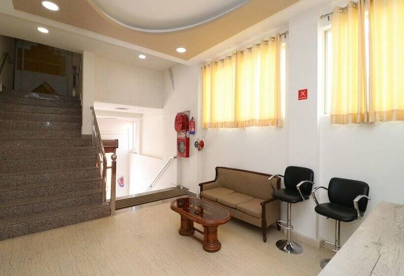 Oyo 13406 Hotel Golden Leaf