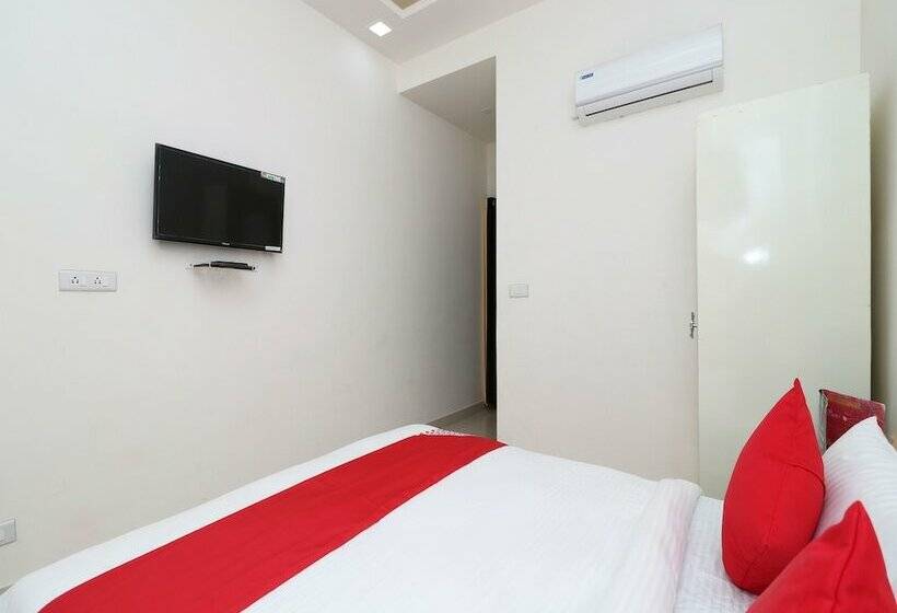 Oyo 13406 Hotel Golden Leaf