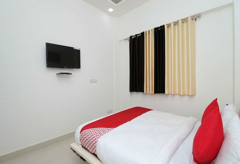 Oyo 13406 Hotel Golden Leaf