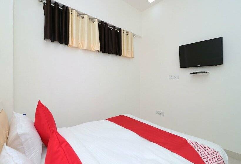 Oyo 13406 Hotel Golden Leaf