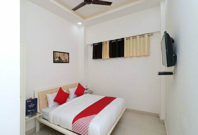 Oyo 13406 Hotel Golden Leaf