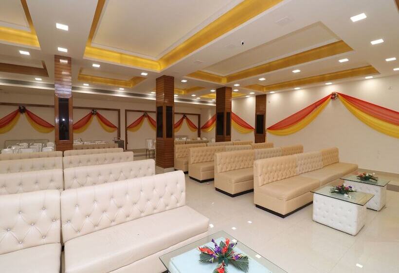 Oyo 13406 Hotel Golden Leaf