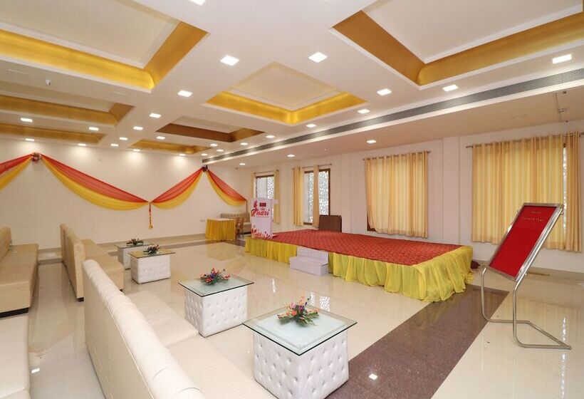 Oyo 13406 Hotel Golden Leaf