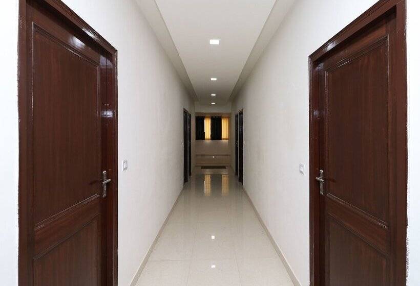 Oyo 13406 Hotel Golden Leaf