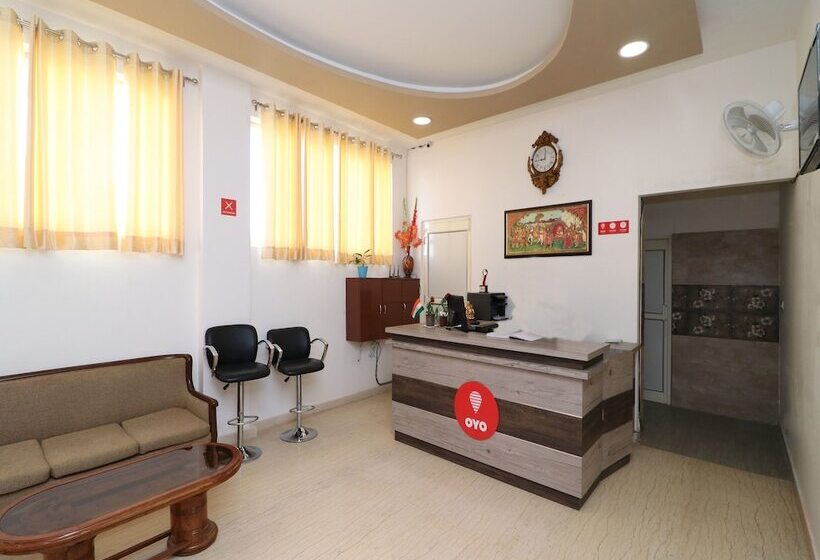 Oyo 13406 Hotel Golden Leaf