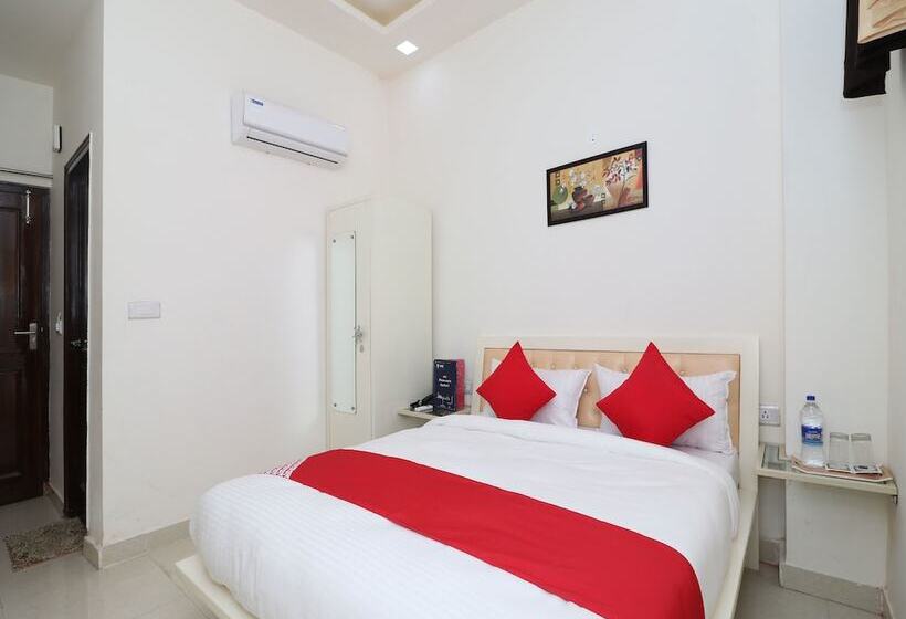 Oyo 13406 Hotel Golden Leaf