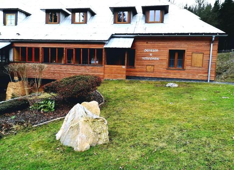 펜션 Penzion U Vodopádu