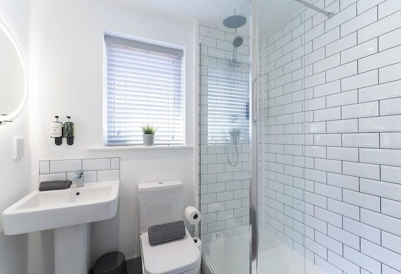 تختخواب و صبحانه The Madison