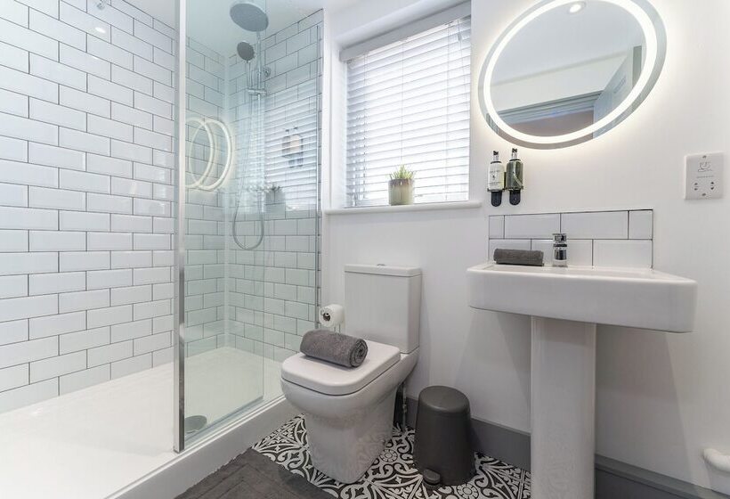 تختخواب و صبحانه The Madison